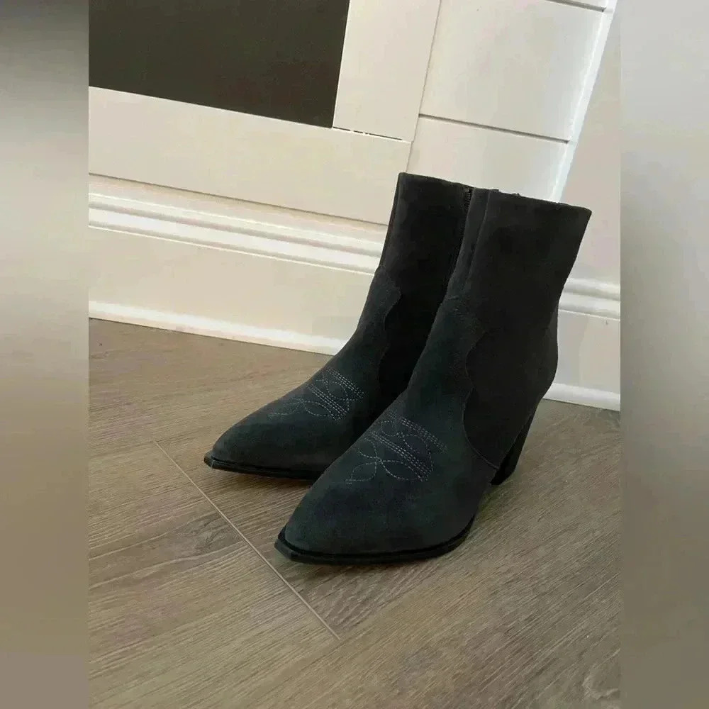 Steve Madden Stable Western Gray suede leather zip up  ankle boot